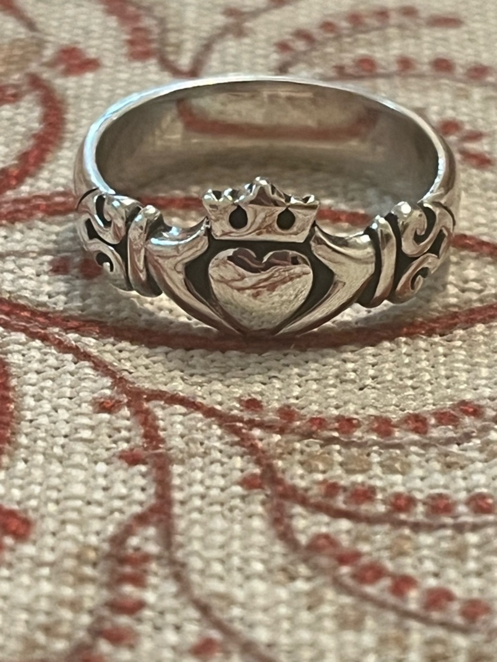 James Avery Silver Claddagh Heart Ring with Crown Detail - Picture 3 of 4
